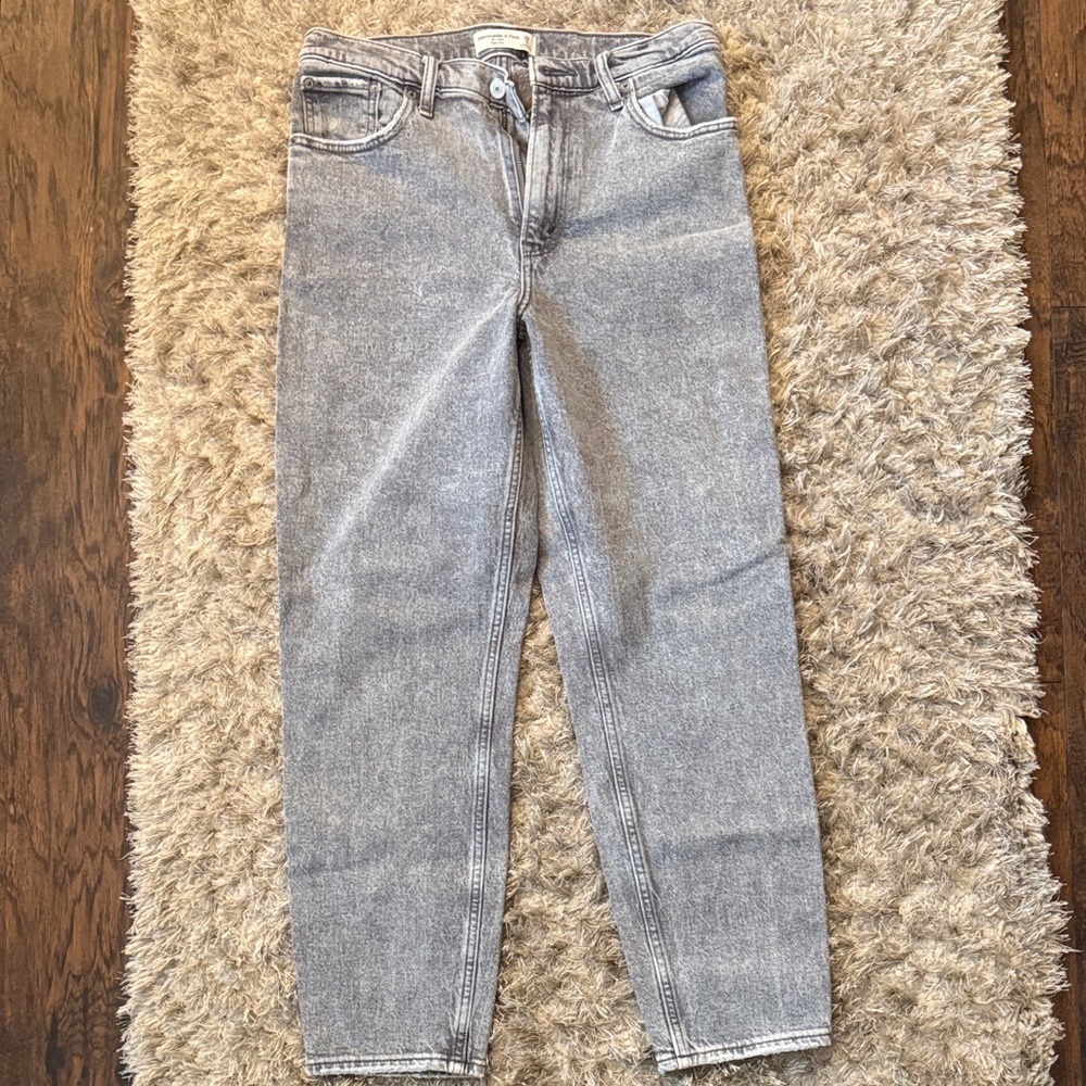 Abercrombie & Fitch Women's Gray Straight Leg Jeans